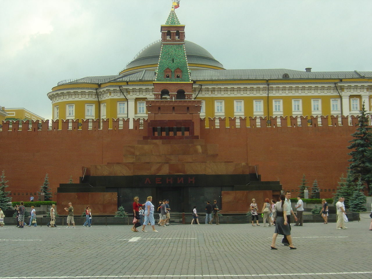 Коммунисты оценили идею извлечь тело Ленина из мавзолея