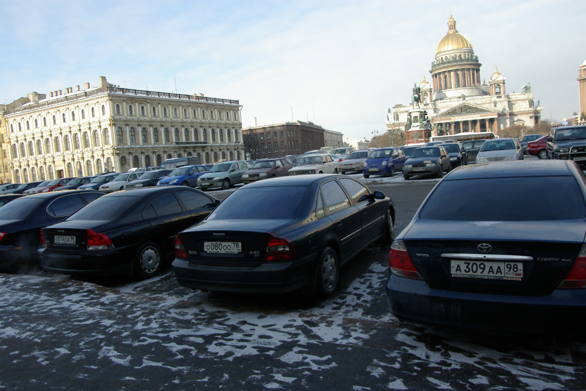 Эксперт оценил идею введения платного въезда в центр Петербурга
