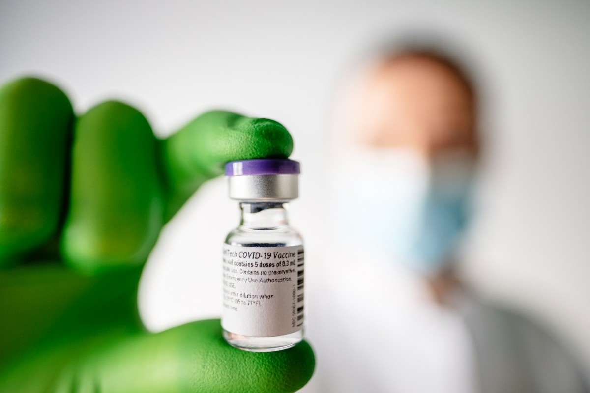 «СОГАЗ-Мед» предупреждает о новом списке противопоказаний к вакцинации против SARS-CoV-2