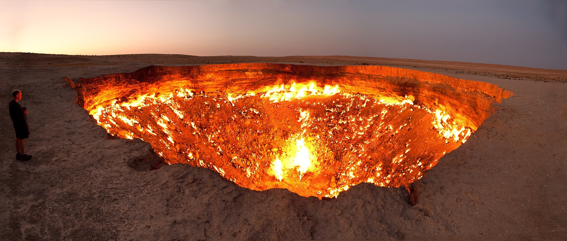 Президент Туркменистана решил потушить горящие «Врата ада»