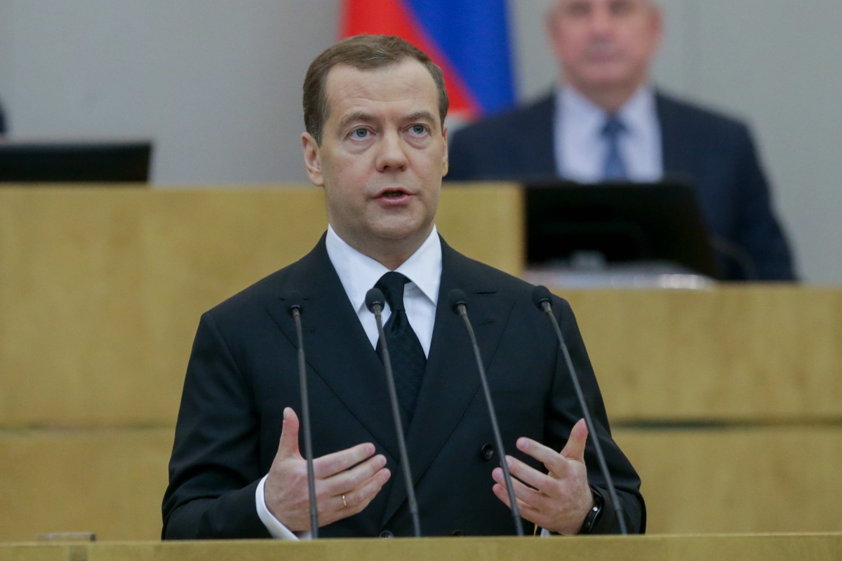 Дмитрий Медведев не советует рассчитывать на отмену санкций
