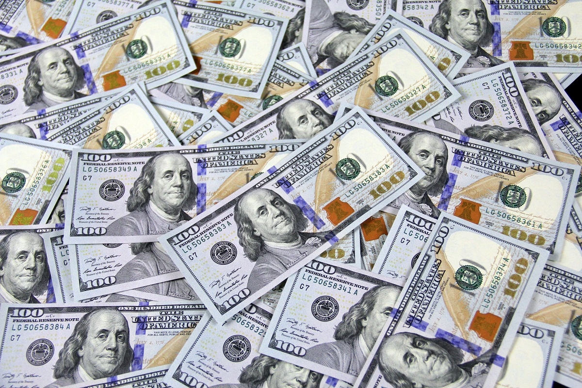 Экономист назвал условие для роста курса доллара до 100 рублей