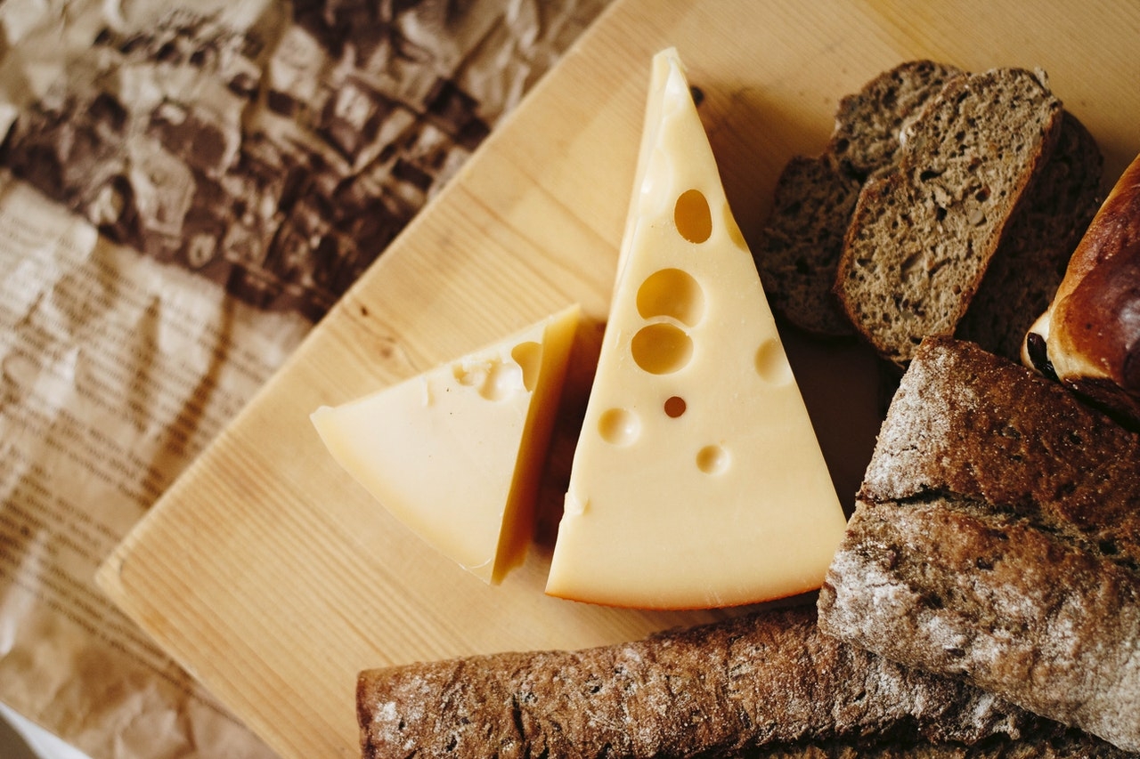 Диетолог предупредил о вреде частого употребления сыра