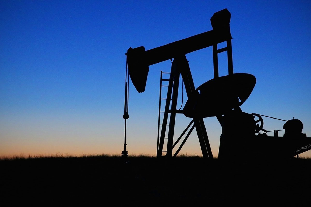 Добыча нефти в России упала на 12 % за апрель
