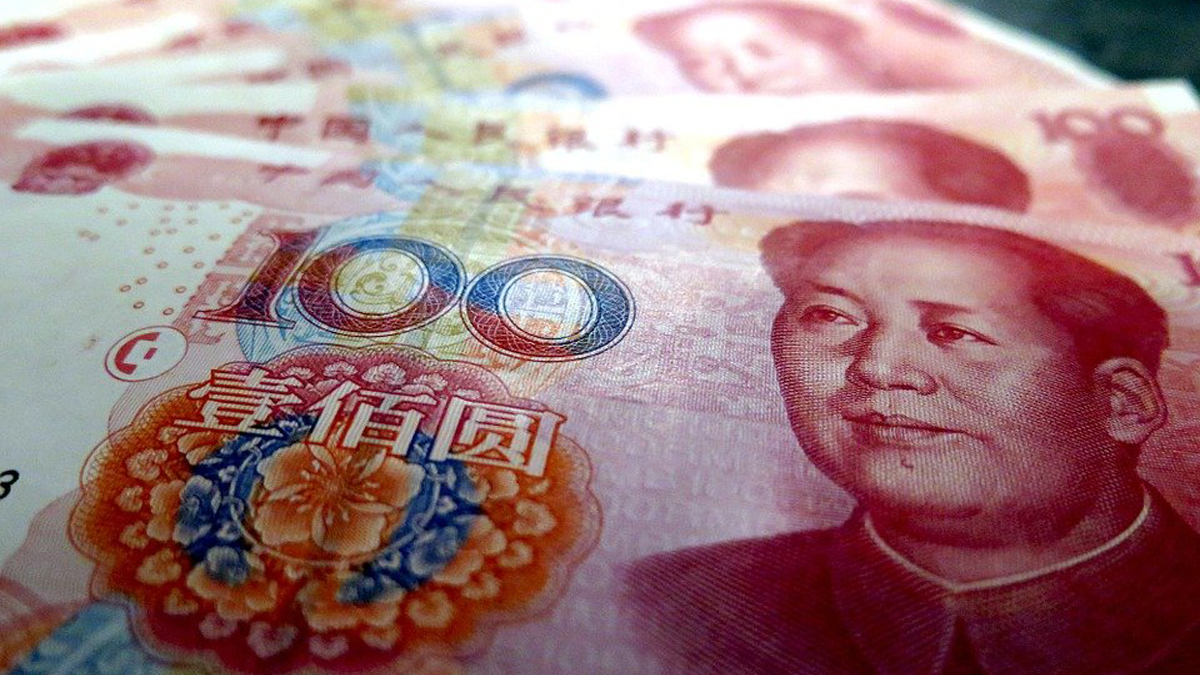 Эксперт рассказала о плюсах и минусах вложений в китайские юани