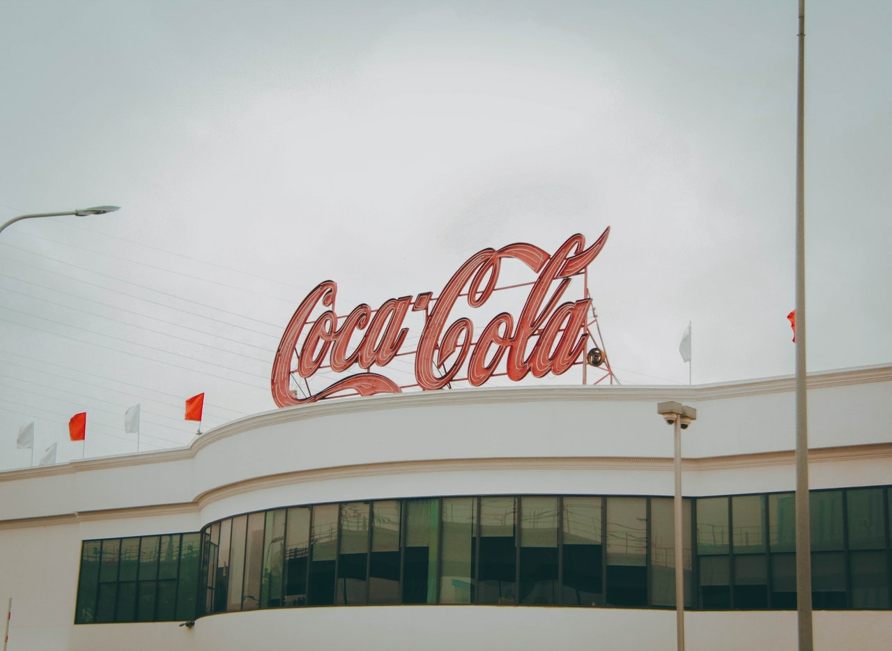 Компания Coca-Cola объявила о приостановке бизнеса в России