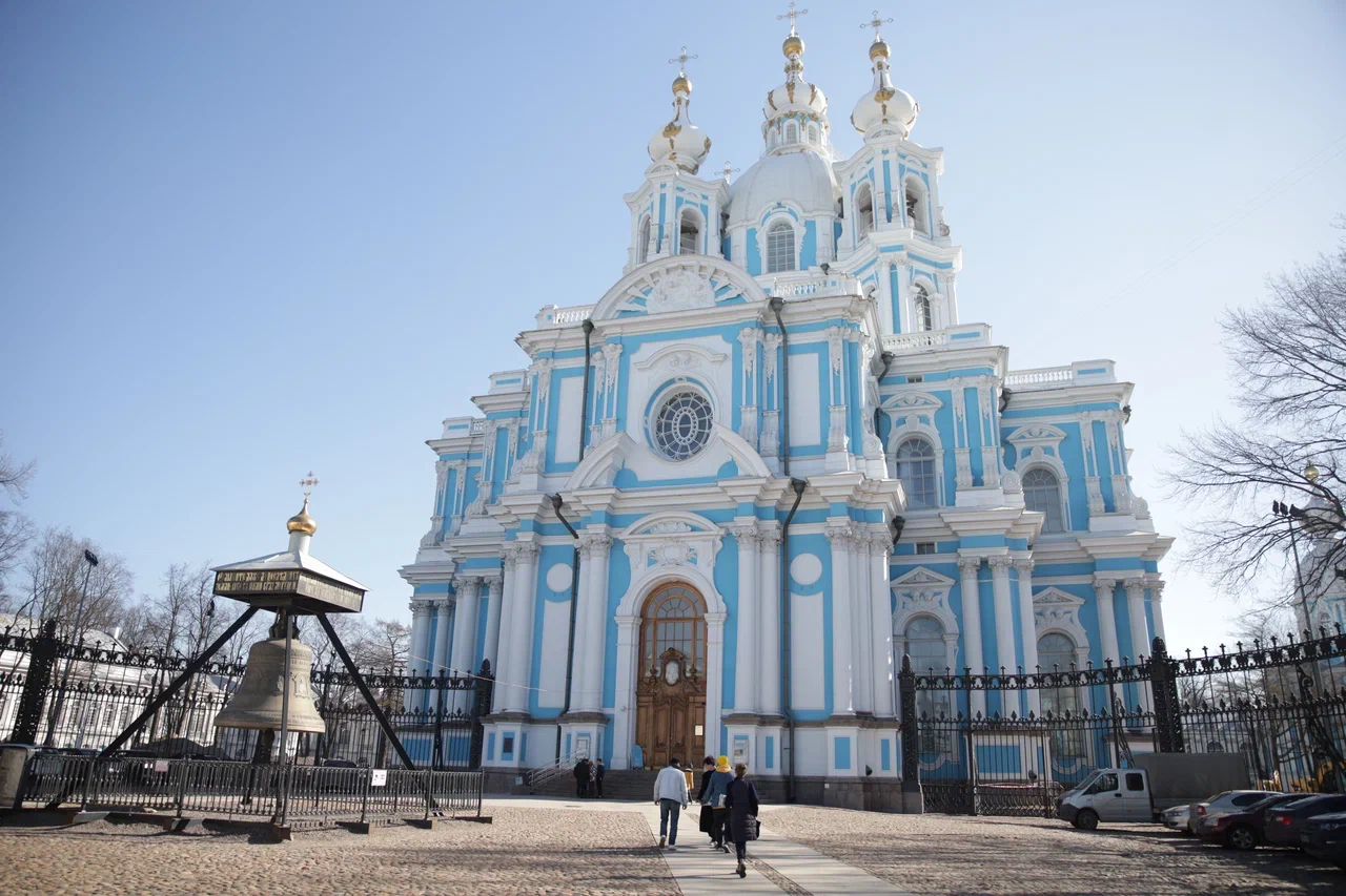 Новогодние открытки с видами Смольного собора