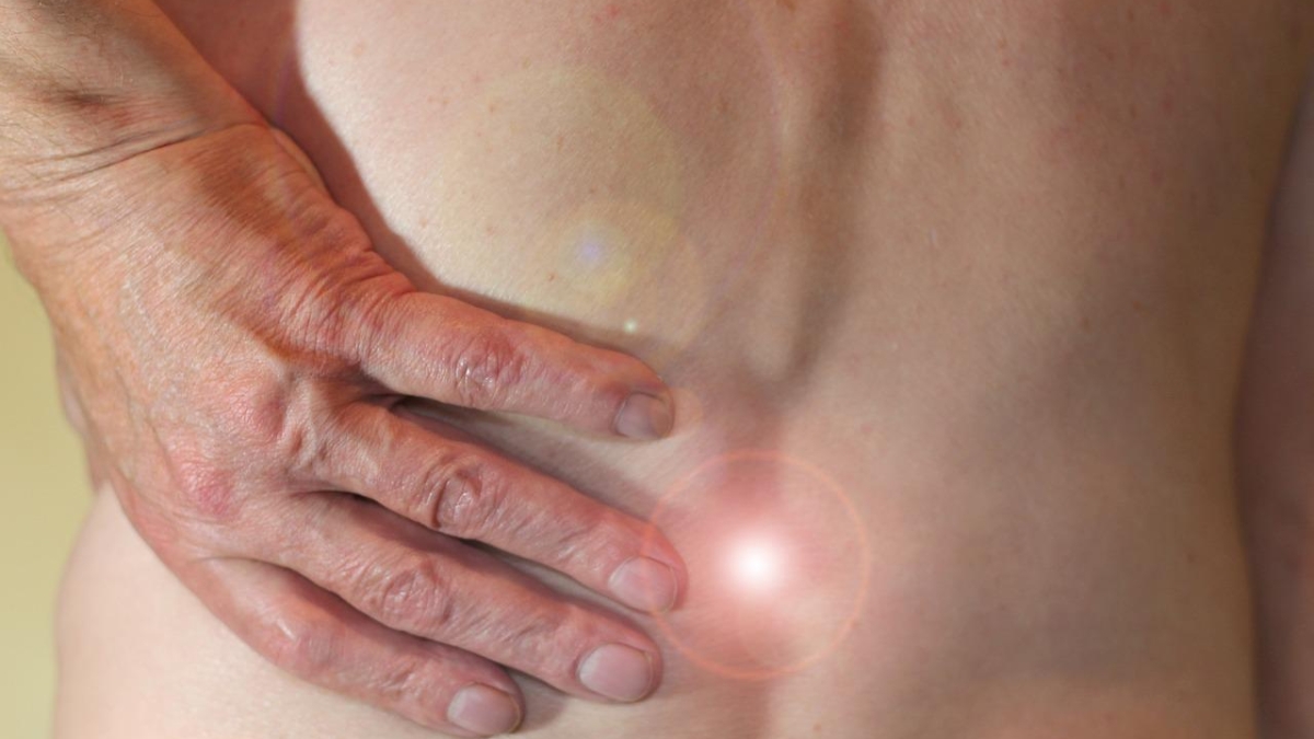 Ревматолог описал способы борьбы с болью в суставах