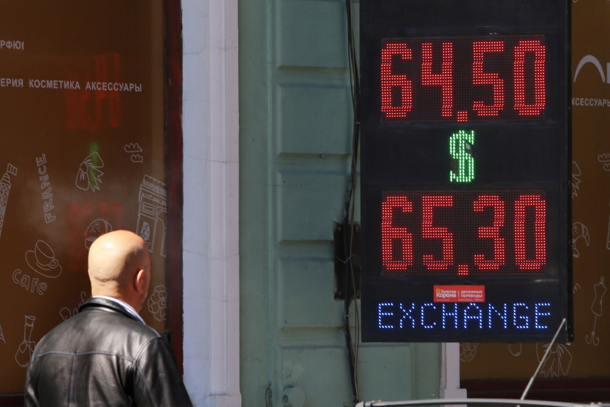 Эксперты дали прогноз на курс рубля в октябре