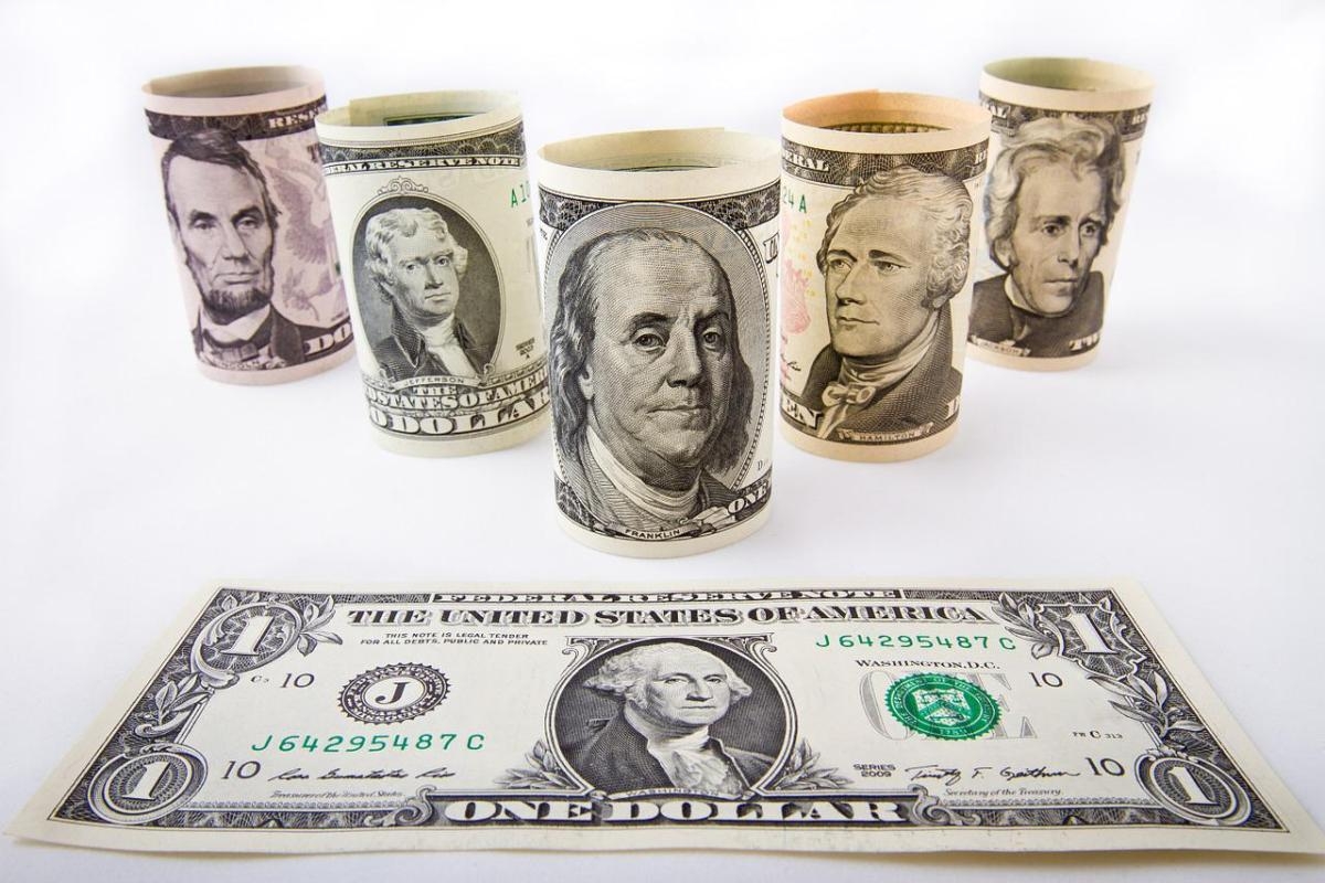 Экономист Подлевских допустил рост доллара США до 80 рублей в 2022 году