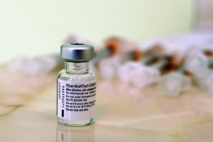 Pfizer и Sanofi отказываются поставлять вакцины в Россию по старым ценам