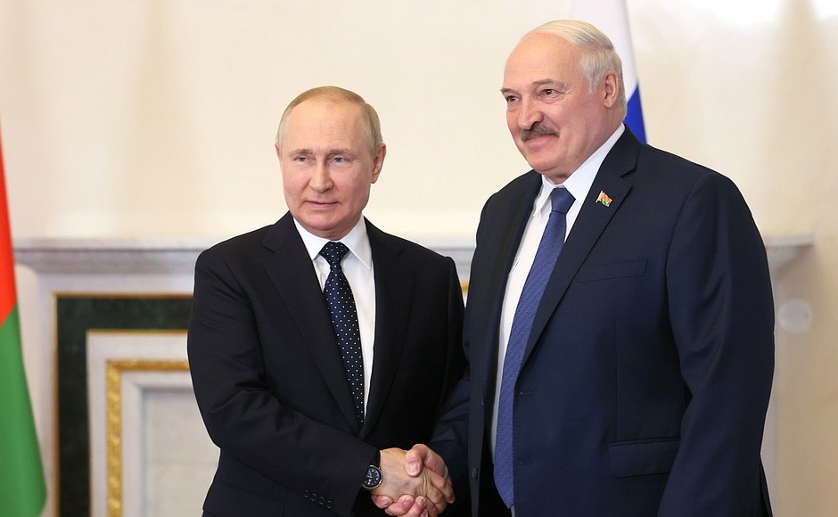 Лукашенко рассказал об отгрузке минеральных удобрений в порту Ленобласти