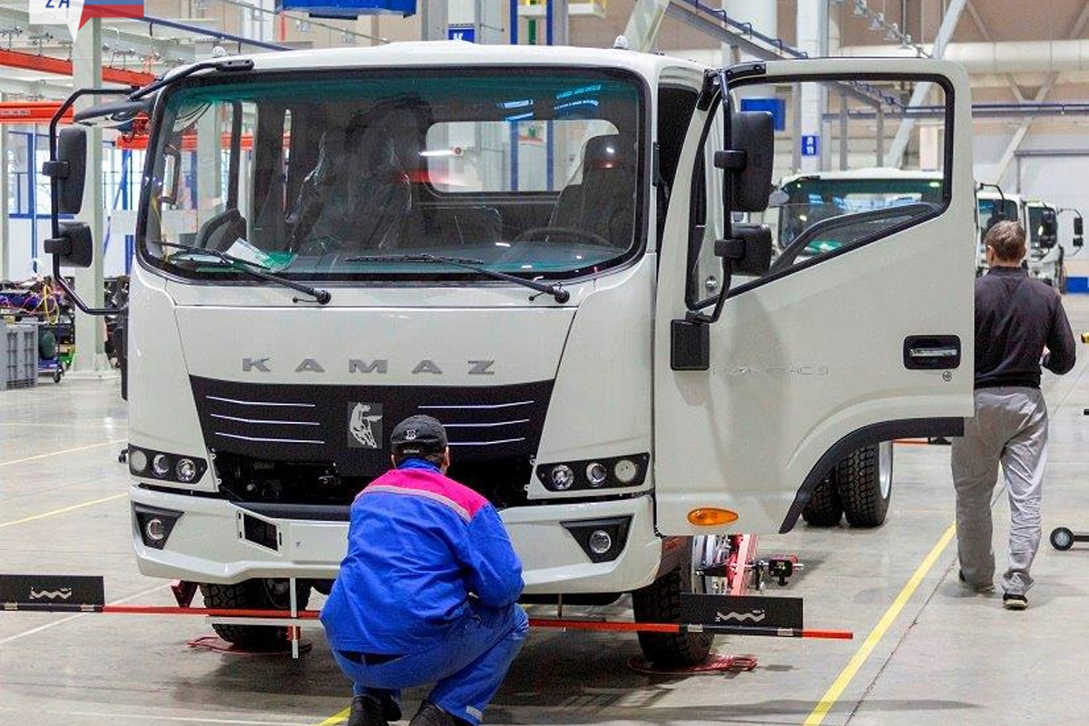 Продажи новых грузовиков КамАЗа снизились на 27,5%