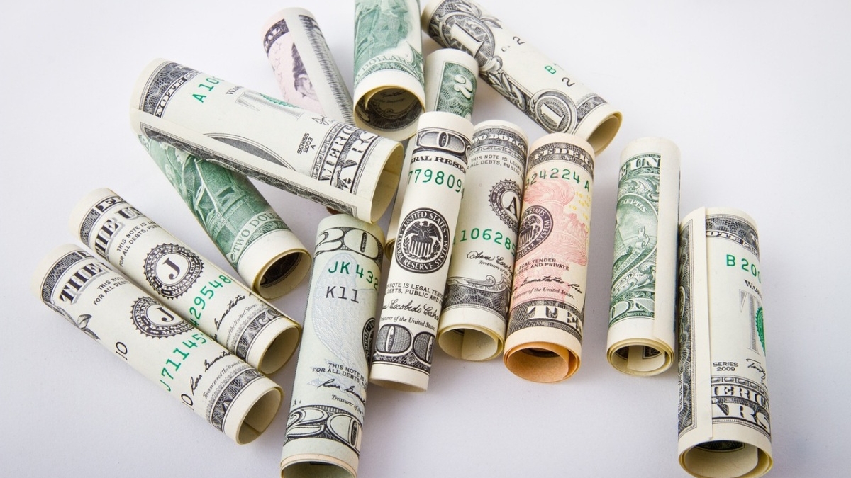 Алексеенко заявил, что доллар США может сменить новая валюта летом 2023 года