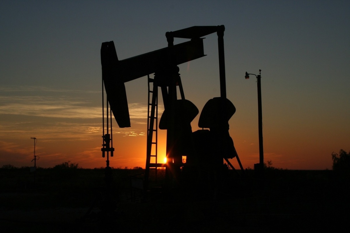 Эксперт спрогнозировал незначительное повышение цен на нефть в течение месяца