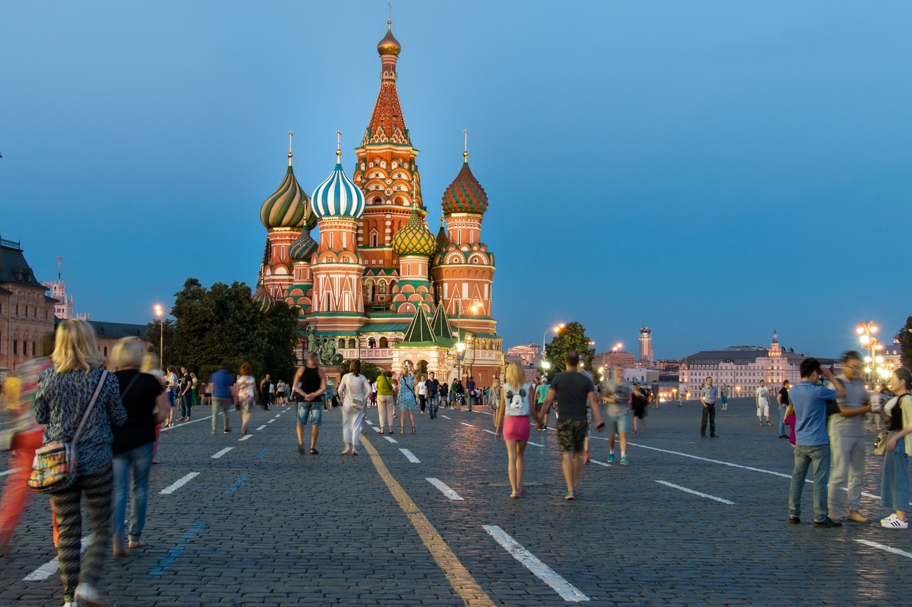Россияне массово скупают туры в Москву