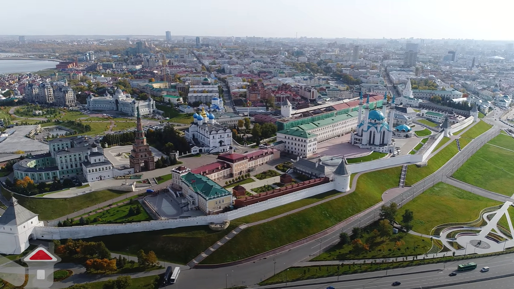 Казанский кремль постепенно уходит под землю