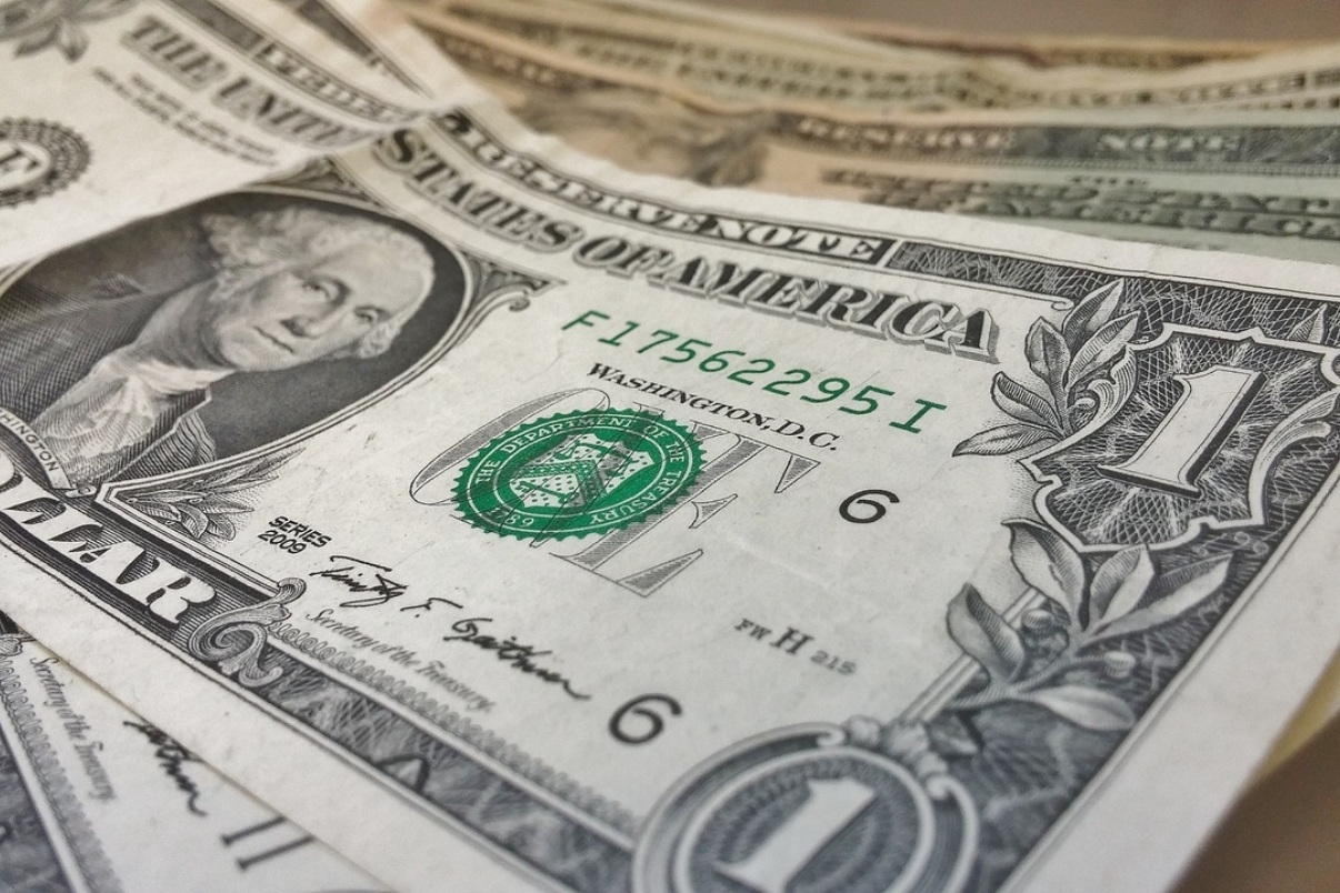 Экономист Надоршин рекомендовал заработать с помощью доллара