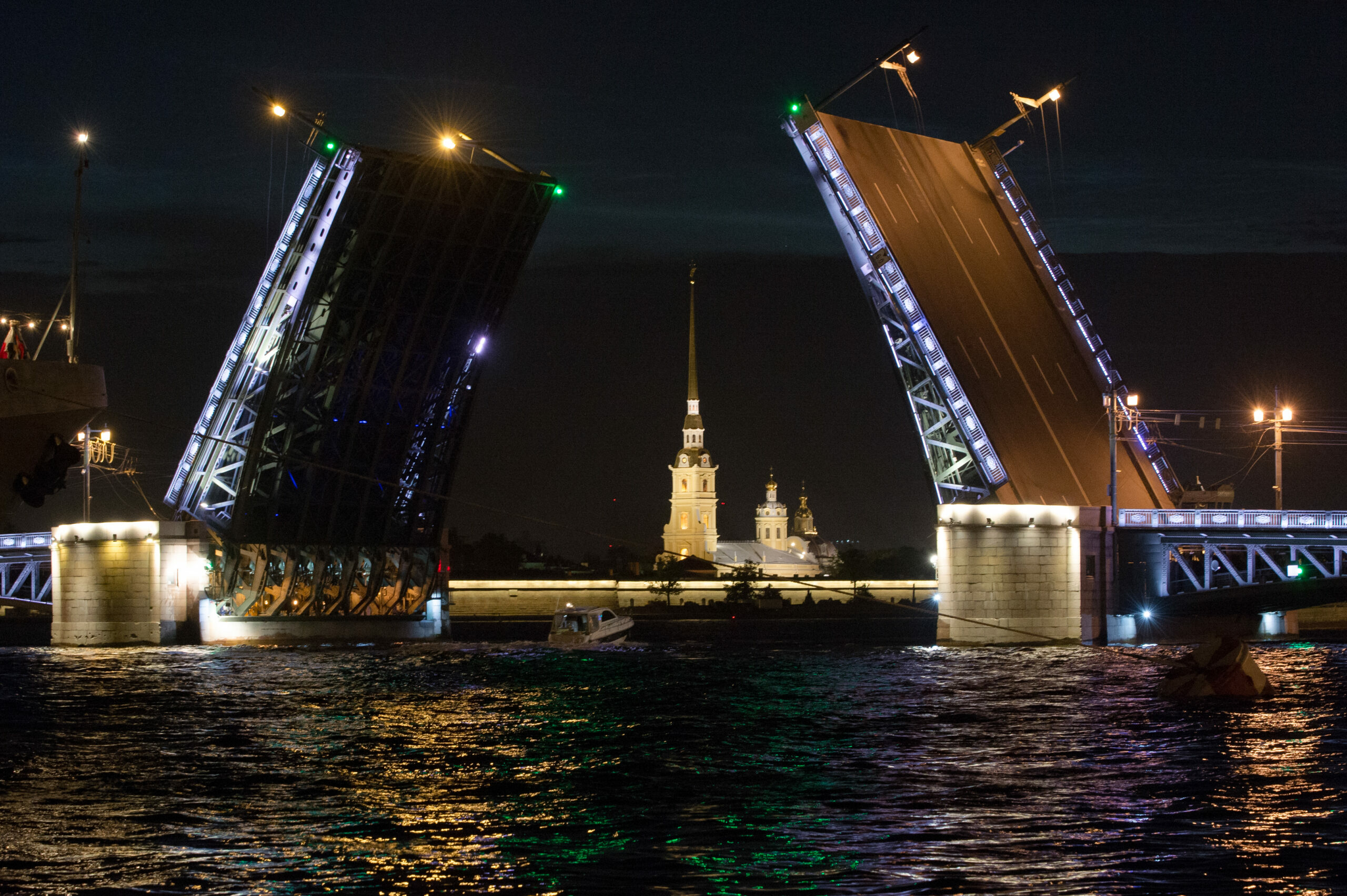 В апреле разводят мосты в питере. Троицкий разводной мост в Санкт-Петербурге. Троицкий разводной мост Питер. Разводные мосты Питер 2022.