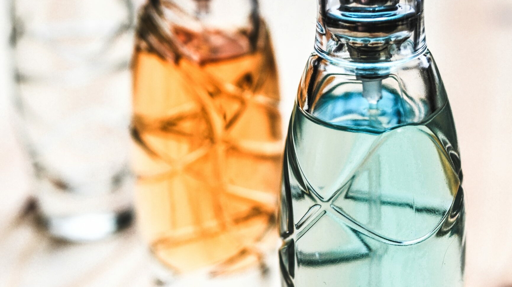 В России выявили 2,2 млн нарушений при продаже парфюмерии