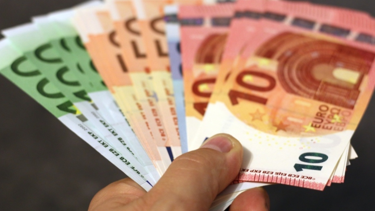 Евро преодолел 84 рубля впервые с 20 апреля 2022 года
