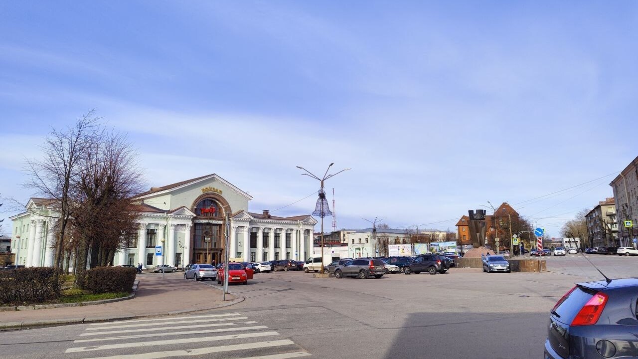 На подъезде к Выборгу обновили асфальт и установили новое освещение