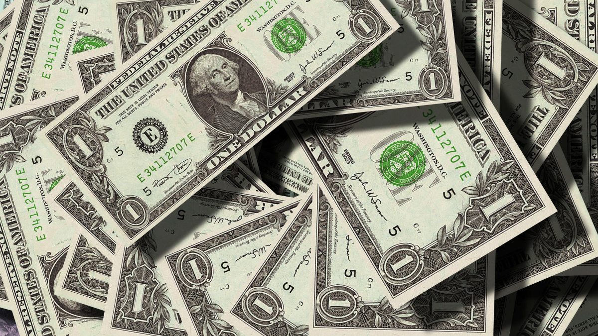 Эксперт прокомментировал рост доллара на фоне банковского кризиса в США