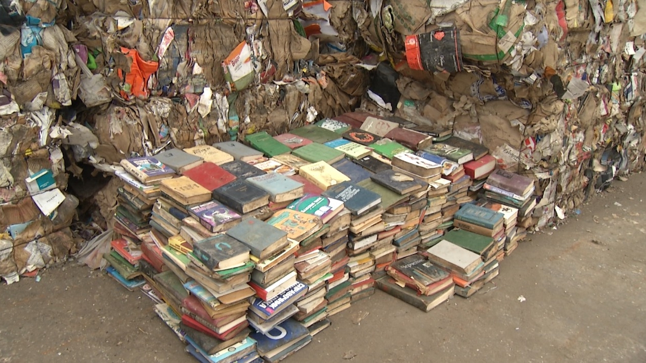 «ЭкоЦентр», «Чистая среда» и городские библиотеки организовали акцию «Книги – не мусор»