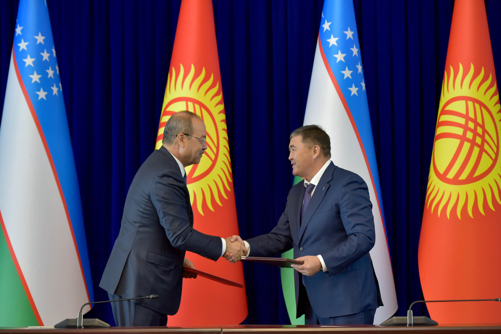Киргизия и Узбекистан подписали протокол, позволяющий согласовать границы