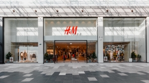 Сотрудники H&M и COS попрощались с покупателями