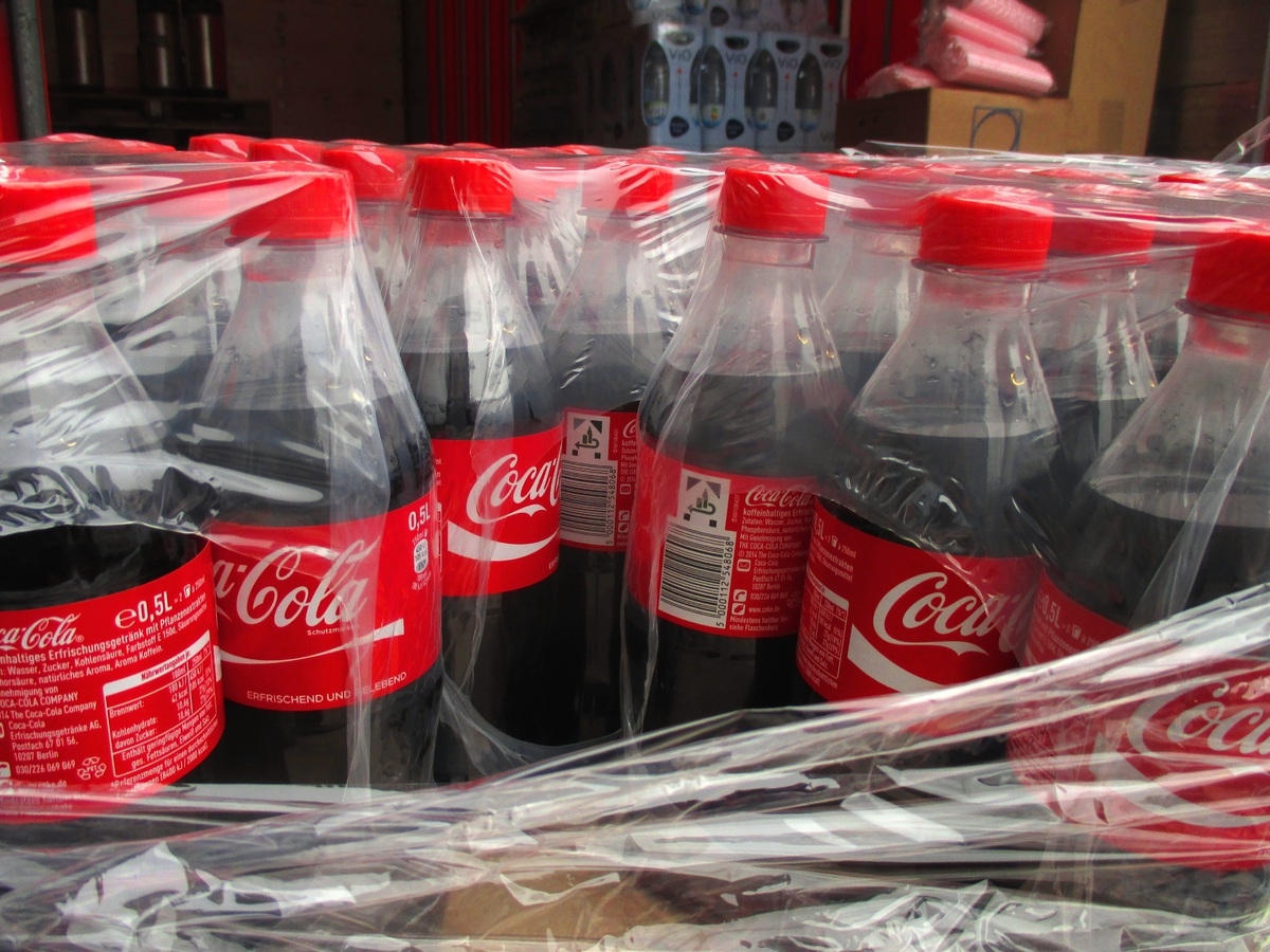 В Москве в магазинах появилась поддельная Coca-Cola - АБН 24