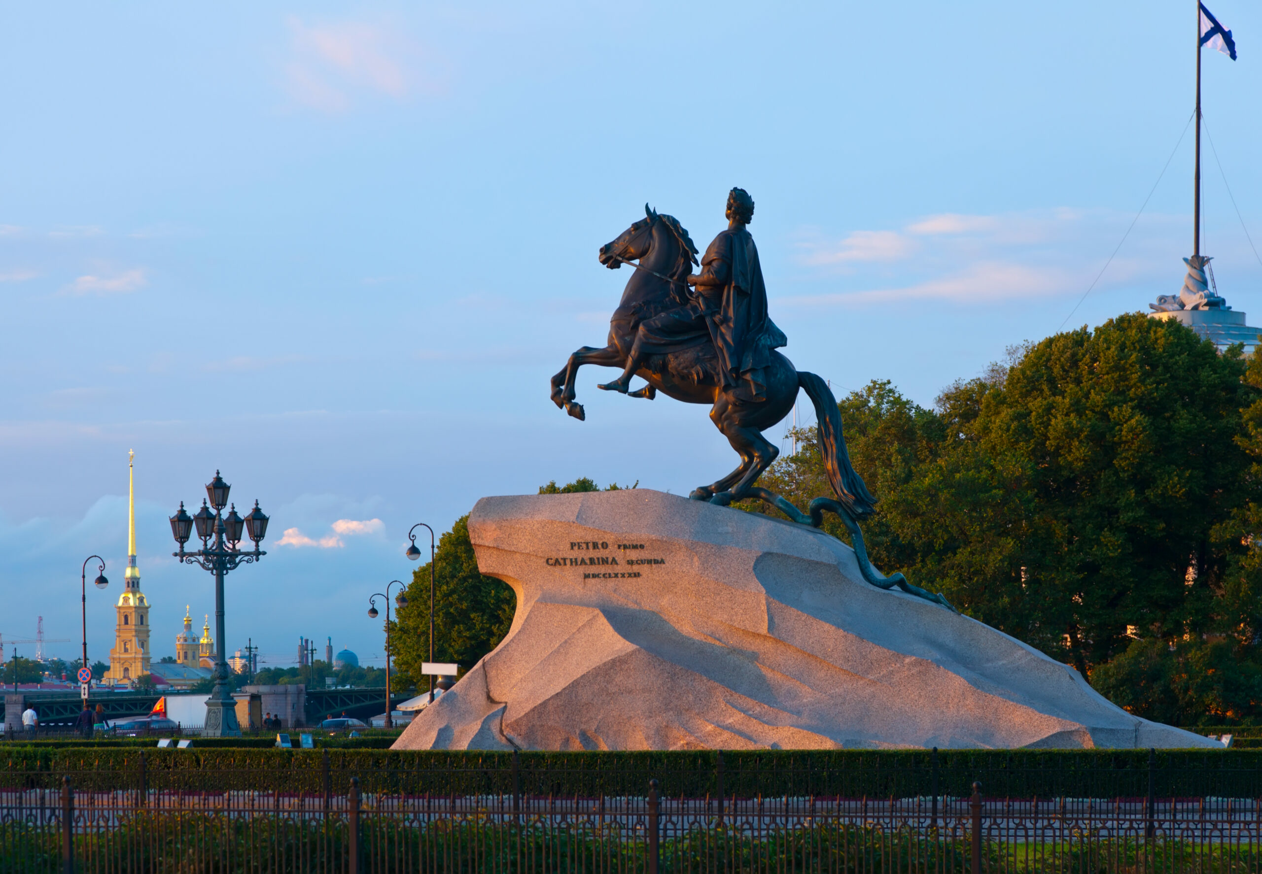 Памятник петру 1 в кемерово фото