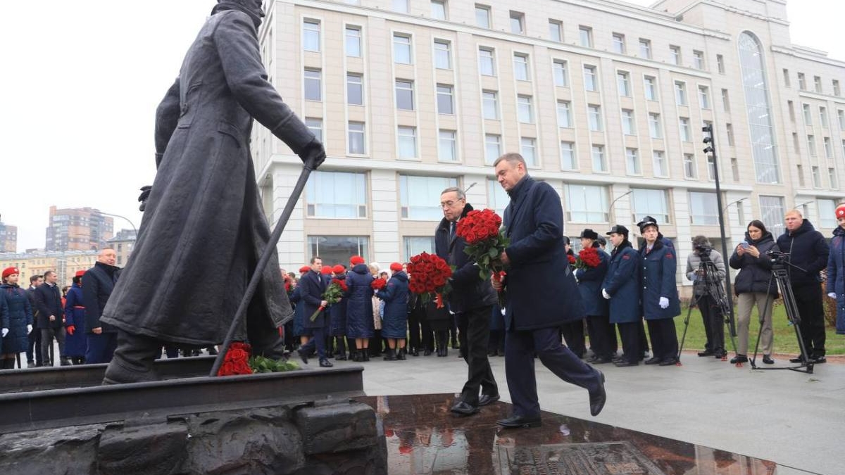 В Санкт-Петербурге открыли памятник министру путей сообщения Российской  империи Михаилу Хилкову - АБН 24