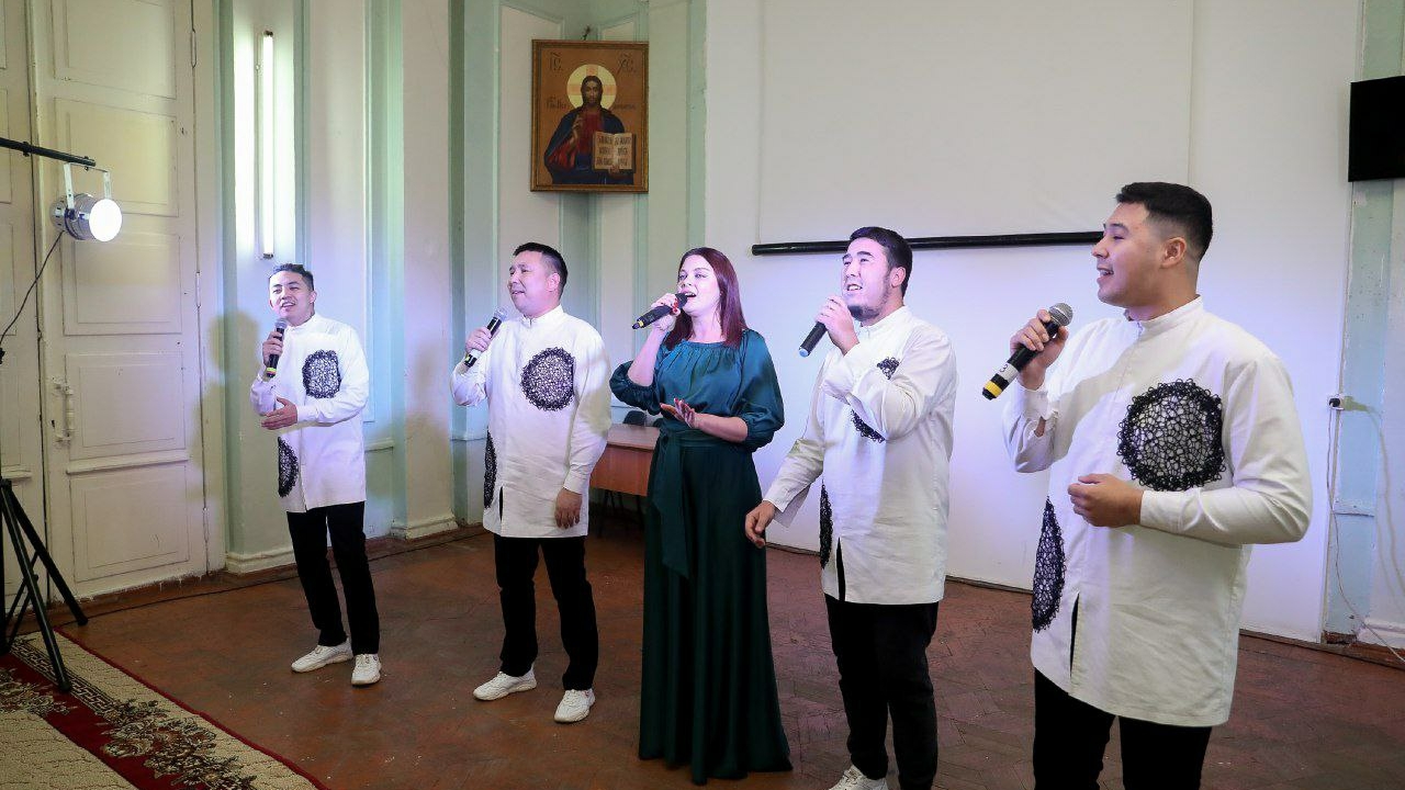 Астраханские артисты выступили для раненных военных в честь Дня народного единства 