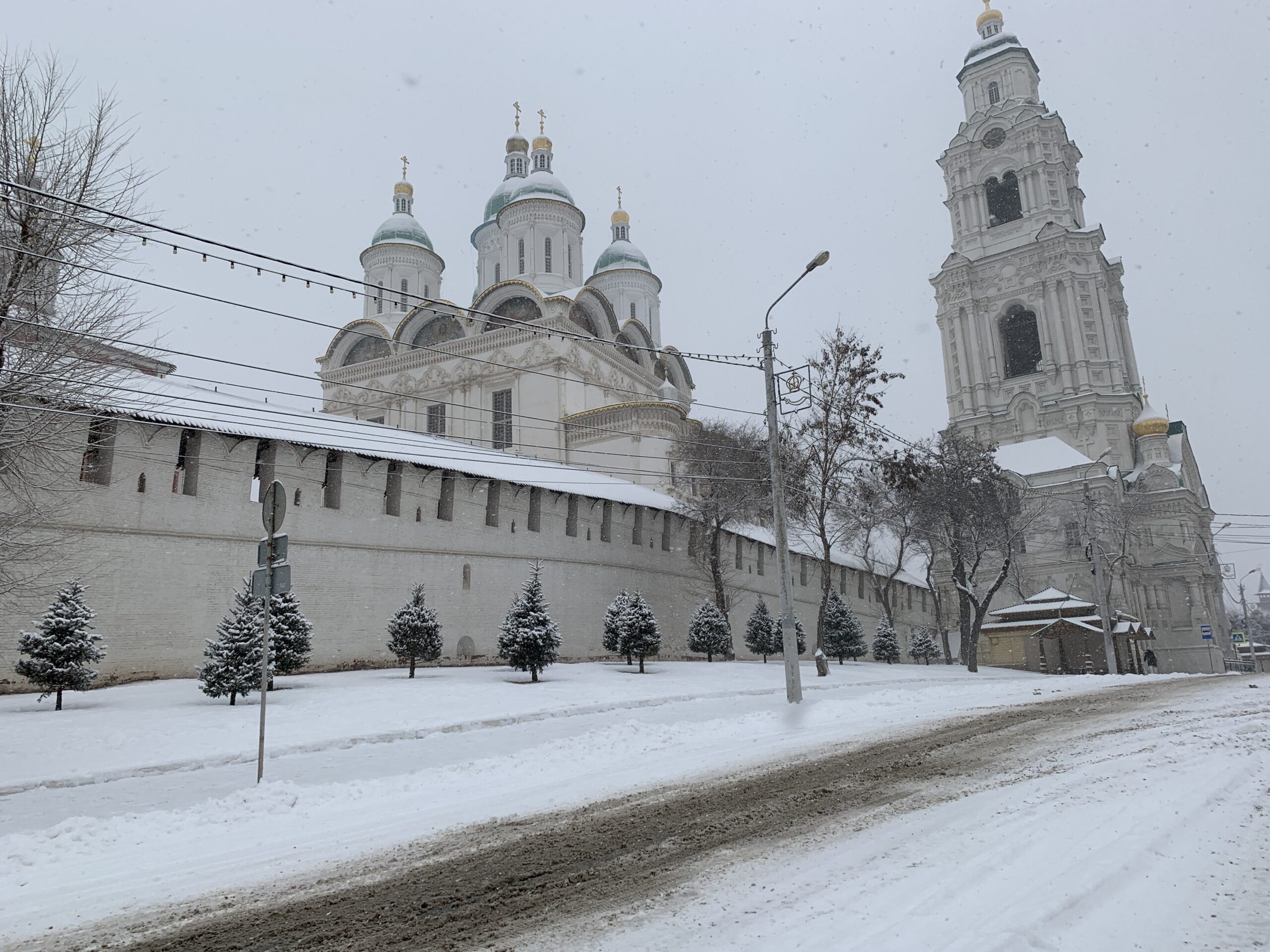 В Астрахани полицейские обеспечили безопасность движения после снегопада