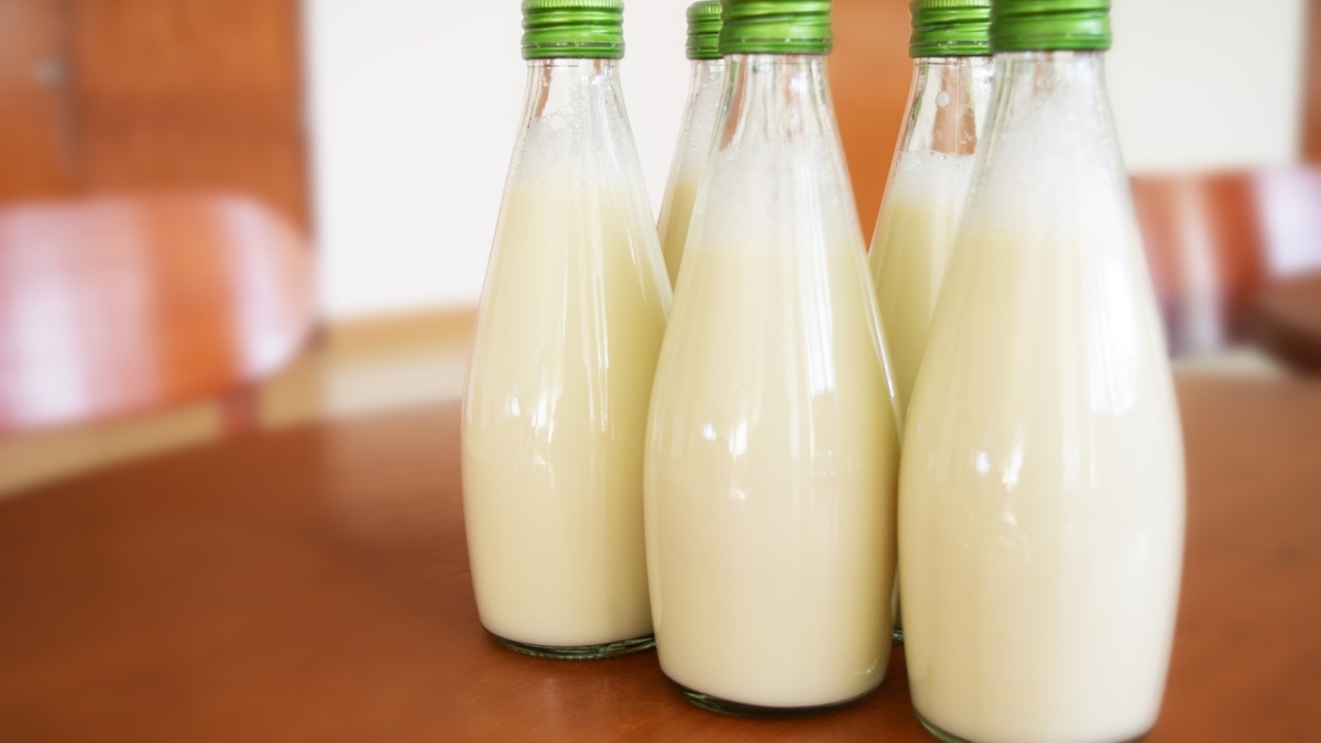 Производители стали маскировать снижение объема молока в упаковке надписью «1кг»