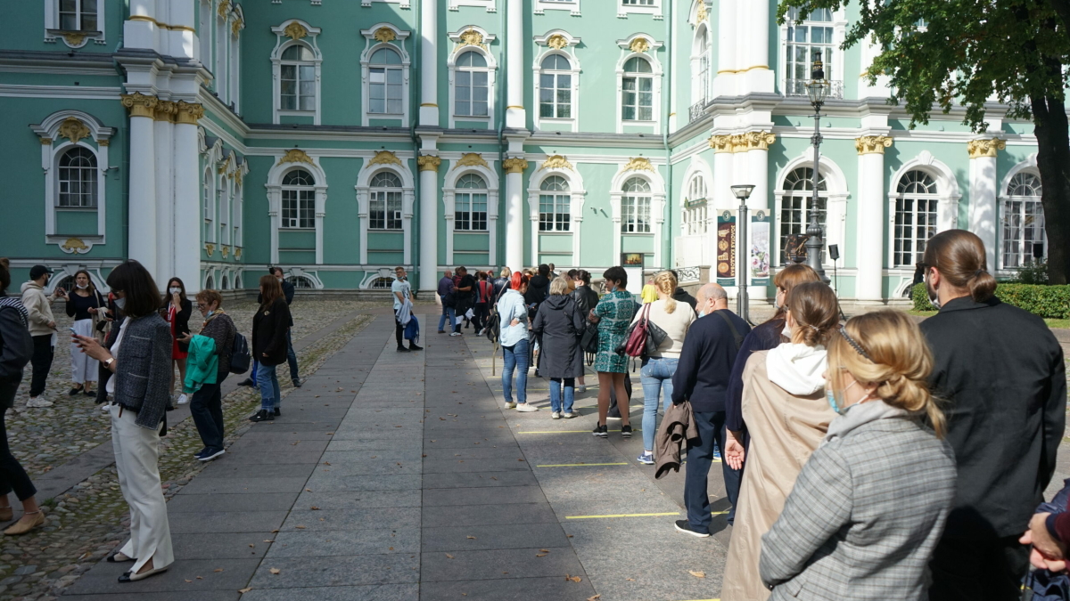 В Петербург начали возвращаться китайские туристы