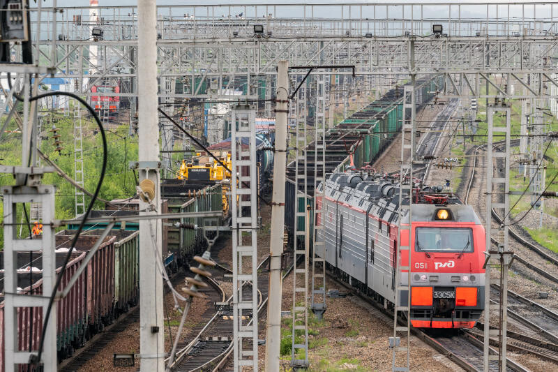 РЖД начали использовать в работе новый грузовой электровоз «Малахит ...