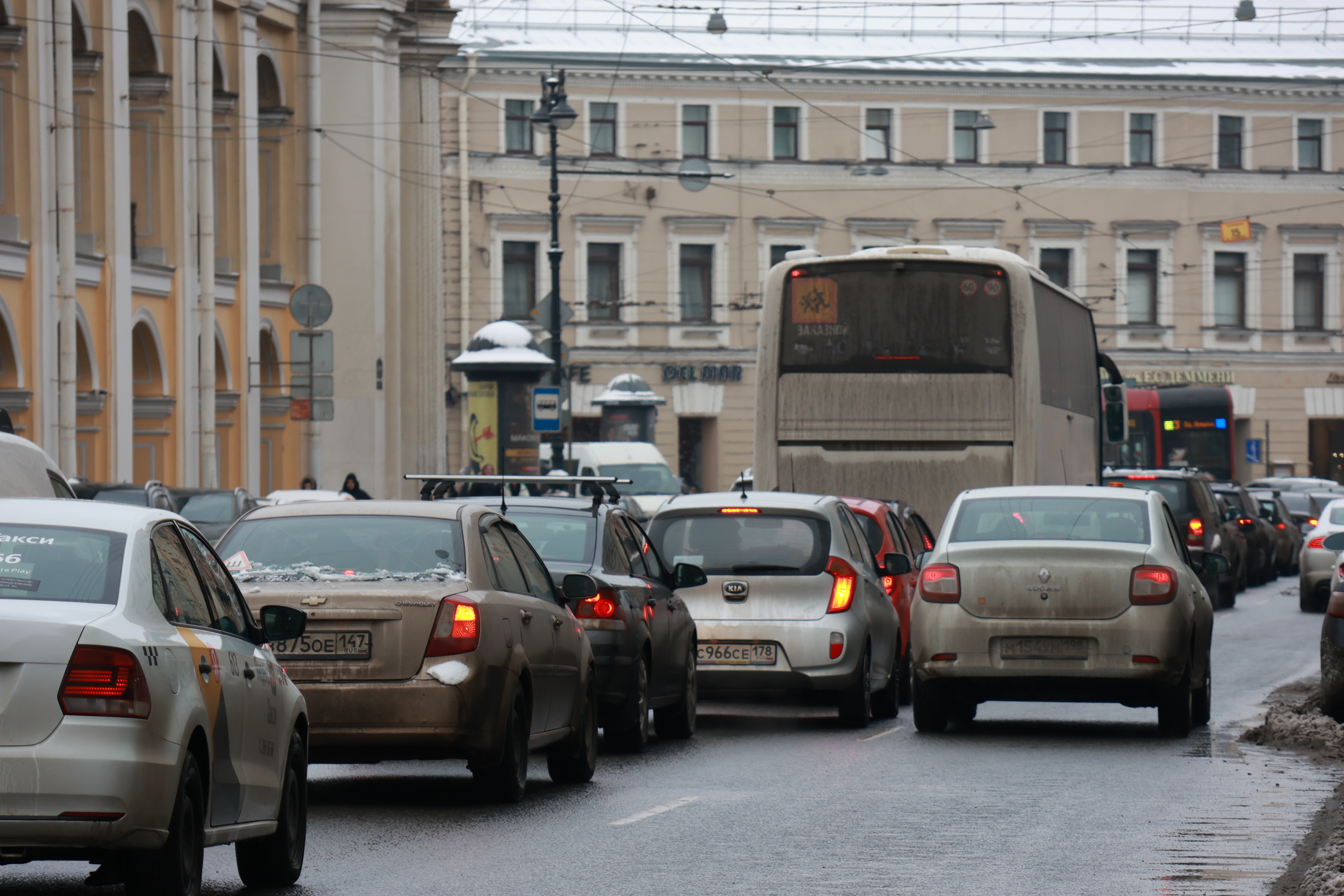 В Петербурге владельцам «безномерных» автомобилей пригрозили штрафами и  арестами - АБН 24