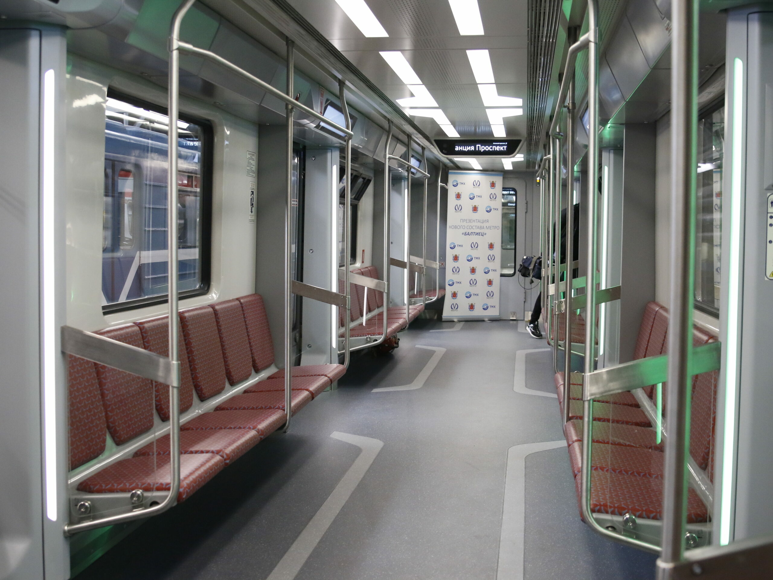 На зеленой ветке запустили новые поезда. Москва 2020 поезд метро. Новые поезда метро. Поезда метро нового поколения. Поезд метро 2026.