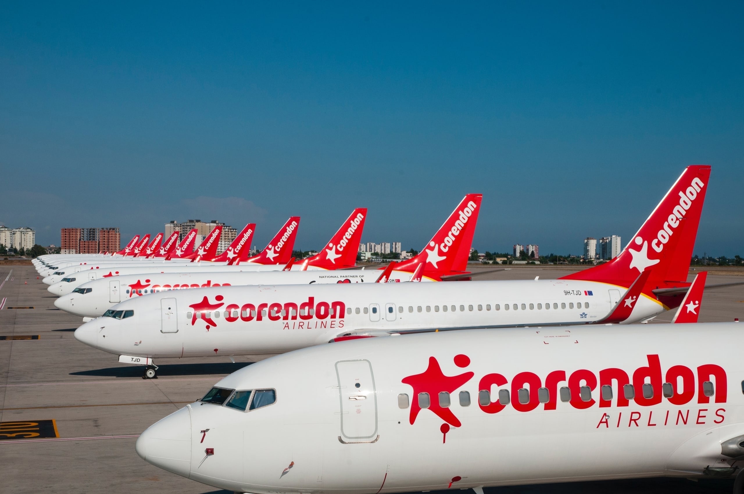 Рейс корендон авиакомпания. Самолет Корендон. Boeing 737-800 Corendon Airlines. Corendon 737. Боинг 737 800 Corendon.