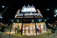 FLO Retailing и Daher Group могут купить магазины Adidas в РФ - Фото