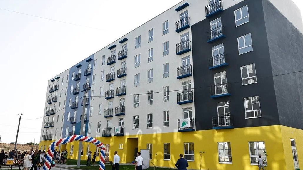 Жители Приволжского района получили ключи от новых квартир 