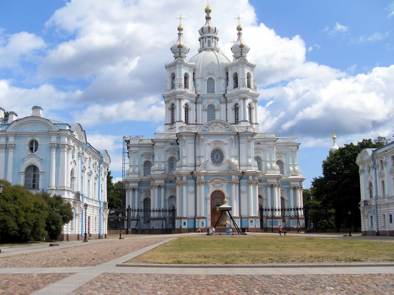 Воскресенский собор Смольного монастыря Барокко