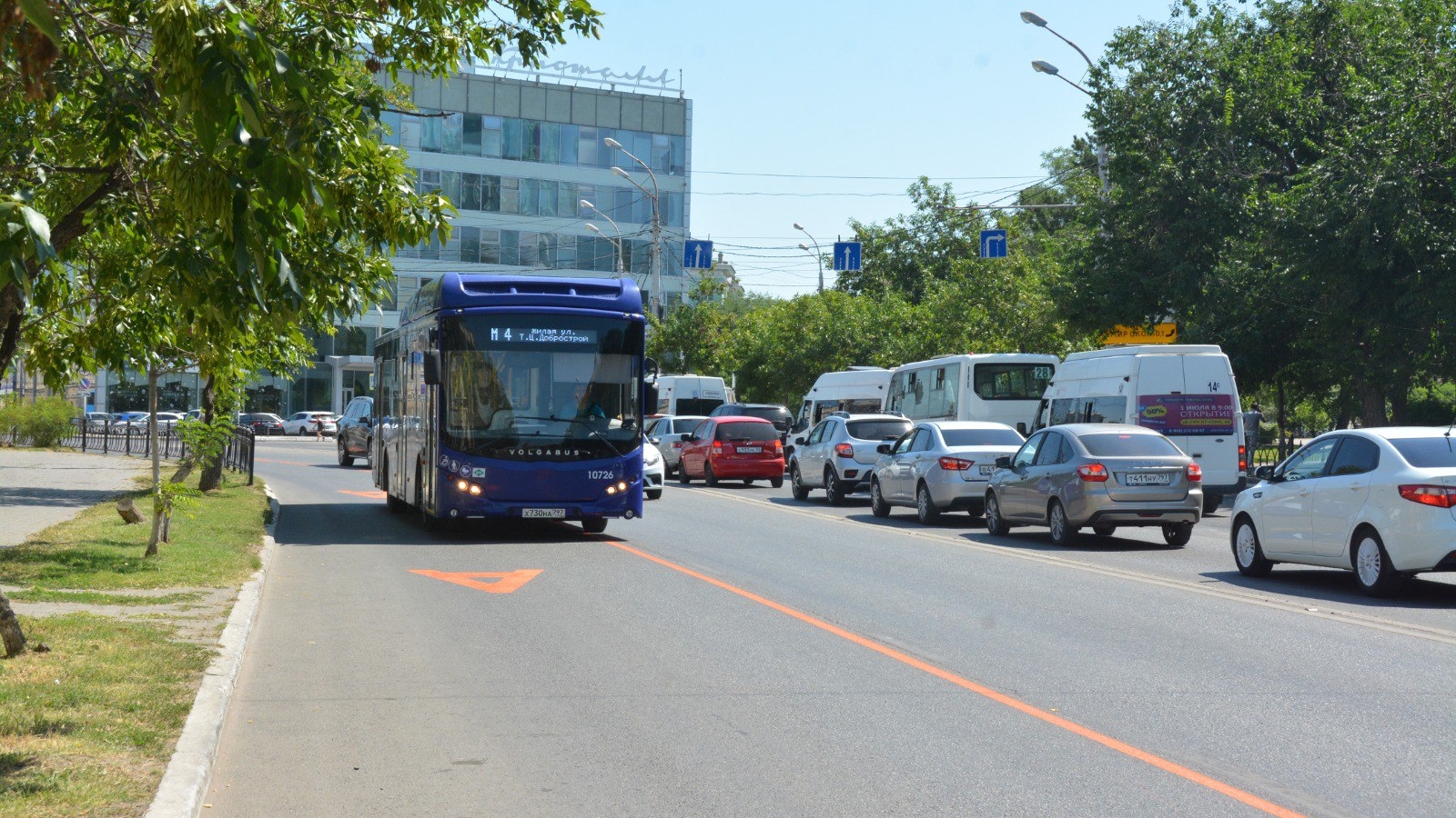 Автобус. Общественный транспорт Астрахань. Автобус в городе. Новые автобусы. Маршрут 4 астрахань