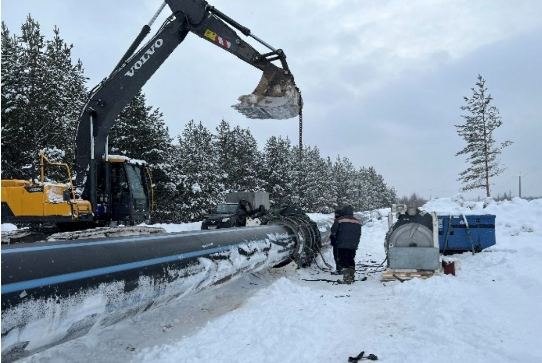 слесарь. выполнение работ по завершению строительства. безопасное выполнение подрядных работ. инженер. архитектор на стройке.