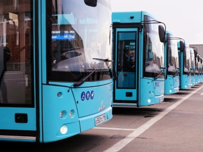 Более 400 автобусов Петербурга оснастят газомоторными двигателями в 2024 году