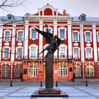 СПбГУ обновит портретную галерею в Петергофе за 22 млн рублей