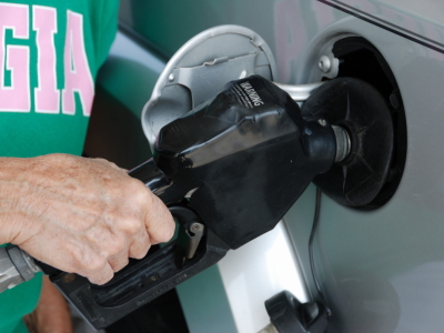 Цены на бензин и дизельное топливо в Астраханской области остаются стабильными