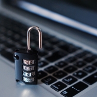 Три сценария взлома: как двухфакторная аутентификация поможет спасти данные